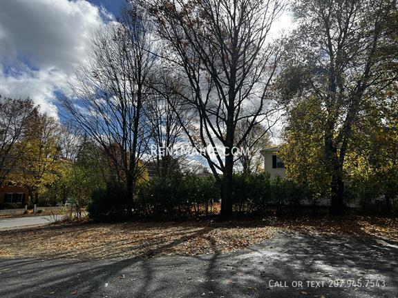 Building Photo - 92 Main Rd N