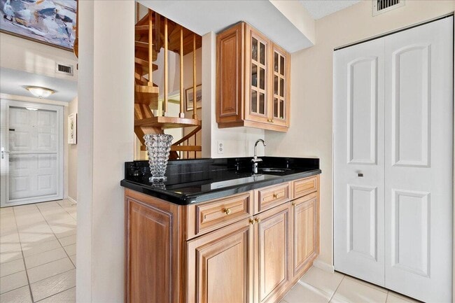 Building Photo - 143 Bay Colony Dr N