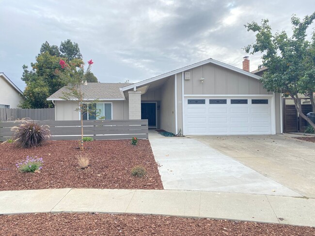 Primary Photo - Remodeled 3 Bedroom 2 Bath Home in the Los...