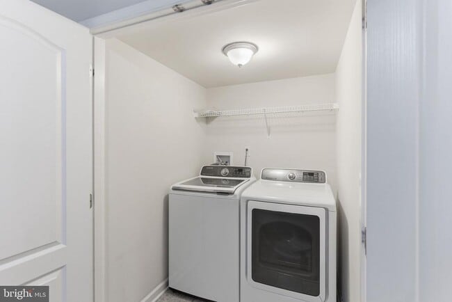 Building Photo - 37 Britania Ct