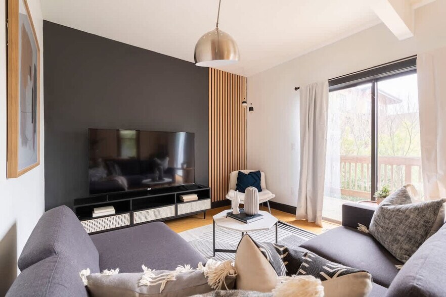 Building Photo - 2319 NW Raleigh St