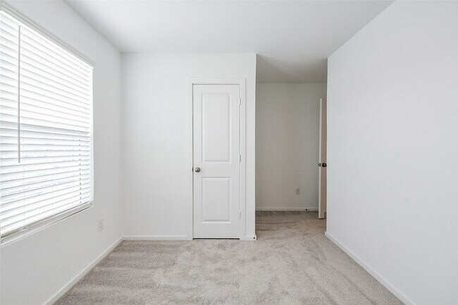 Building Photo - 21325 Carosella Dr