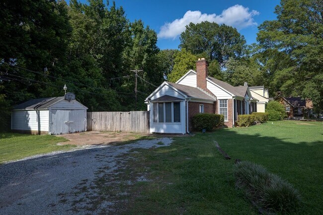 Building Photo - 2056 Jackson Ave