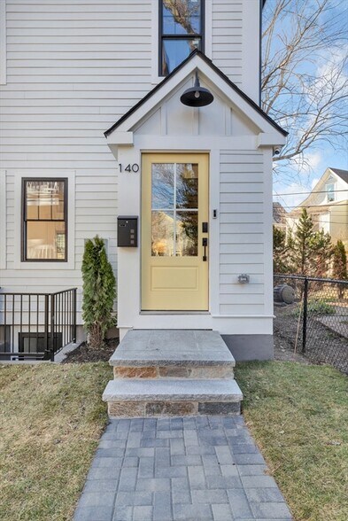 Building Photo - 140 Rindge Ave