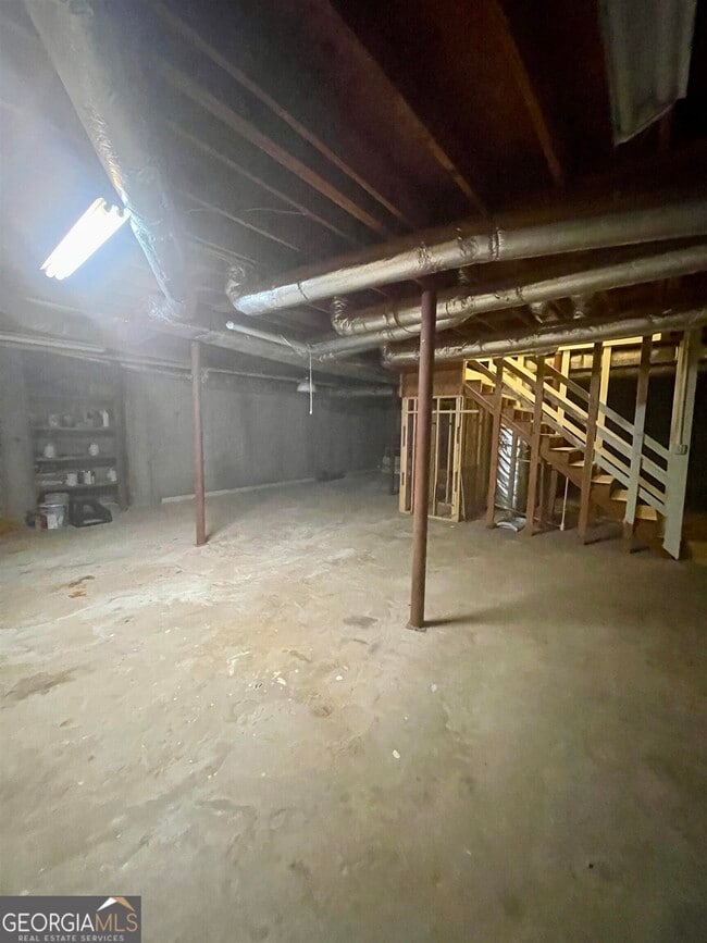 Building Photo - 242 Ebenezer Church Rd