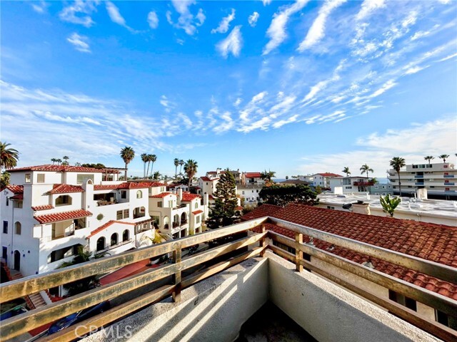 Building Photo - 408 Avenida Santa Barbara