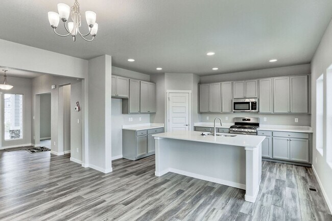 Building Photo - 3 Bedroom 3 Bath home in Raindance