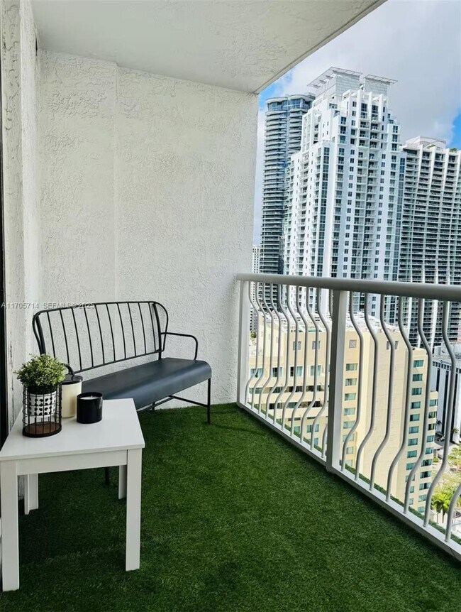 Building Photo - 1200 Brickell Bay Dr