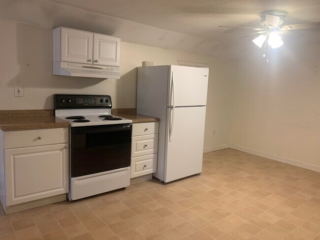 Building Photo - 354 Main St