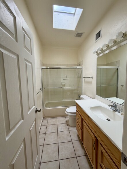 Building Photo - 328 W Santa Barbara