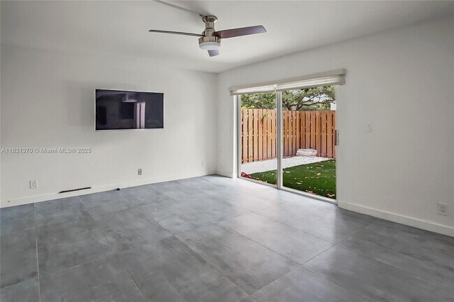 Building Photo - 2161 Orange Grove Dr