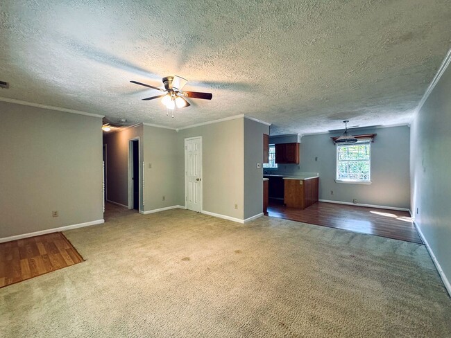 Building Photo - 3Bed/2Bath Lake Monticello Rental