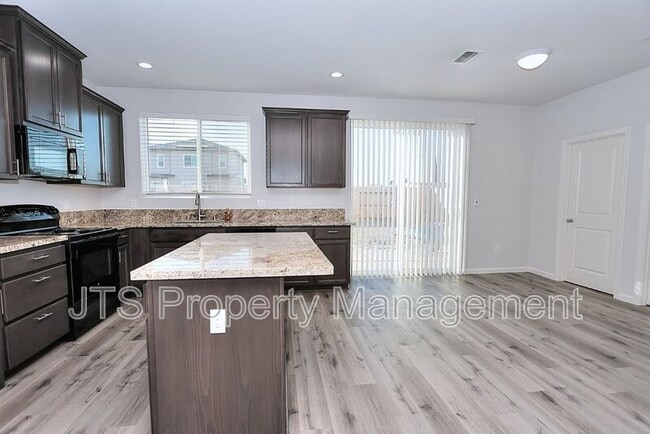 Building Photo - 5 Oak Manor Way