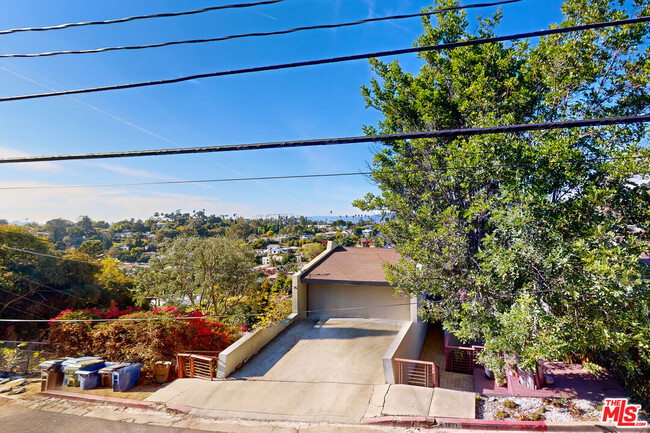 Building Photo - 1648 Silverwood Terrace