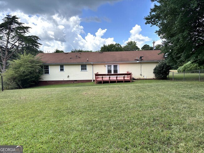 Building Photo - 405 Elder Rd