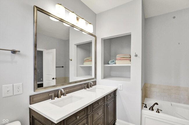 Building Photo - 529 E New York St