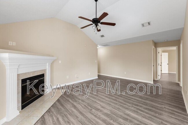 Building Photo - 304 Elbrus Way