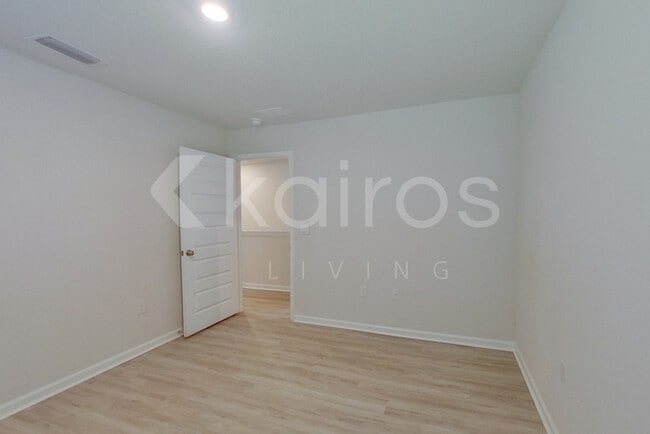 Building Photo - 321 Monarch Ln