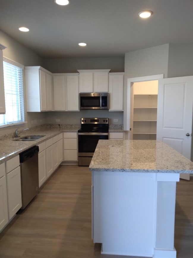 Kitchen - 13350 Stadium Cv