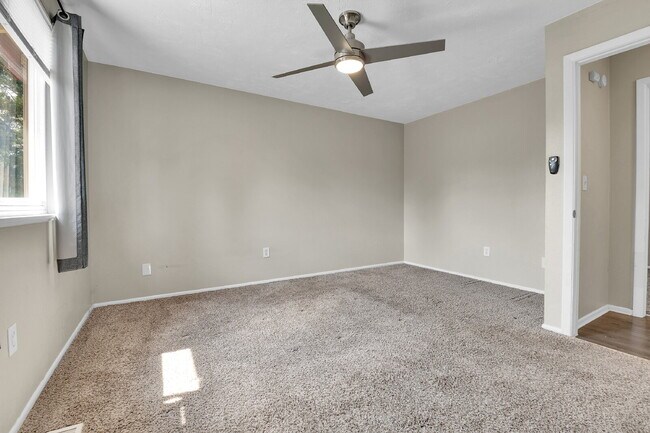 Building Photo - $2,995 - 4 Bed, 2 Bath Home in Aurora with...