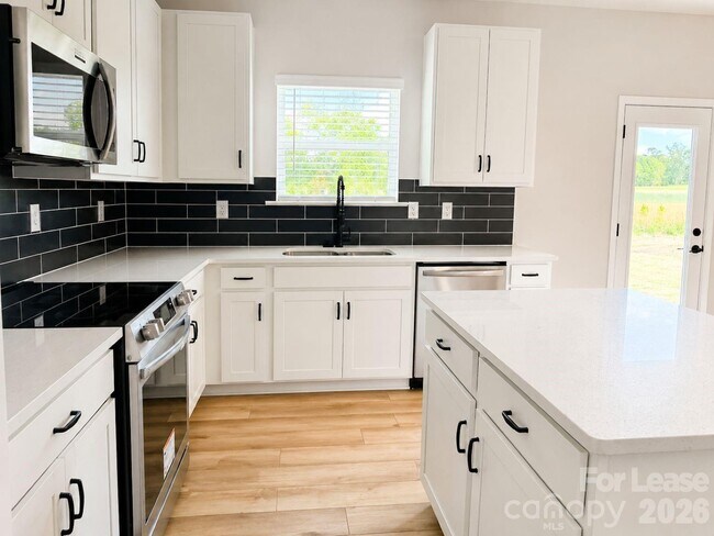 Building Photo - 524 Lively Cres