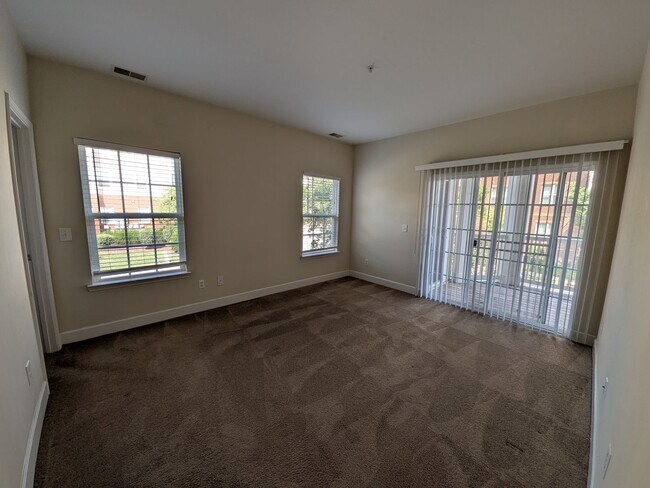 Building Photo - 2-Bed/2-Bath condo in Lenox Village.