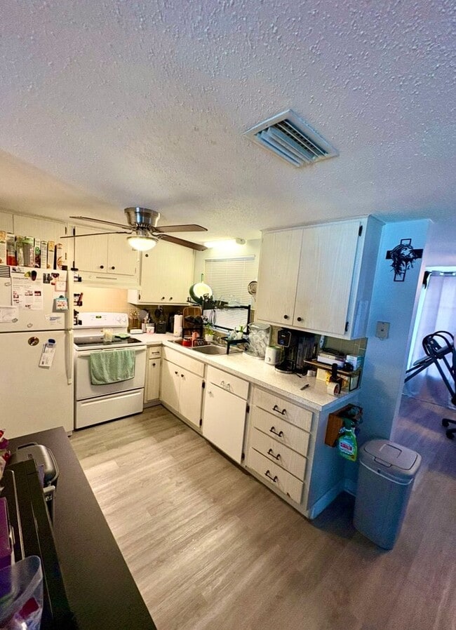Building Photo - 7827 Monarda Dr