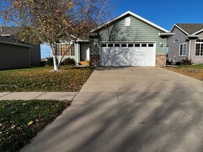 Building Photo - 3 Bed/2 Bath West Side Home!
