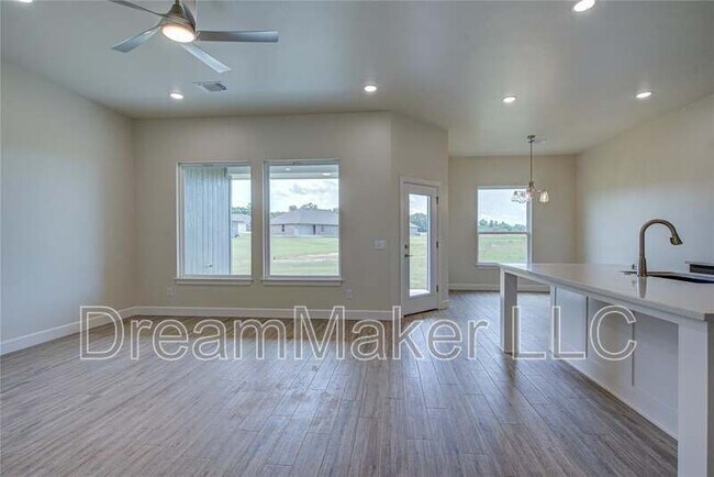 Building Photo - 207 Hope Ave