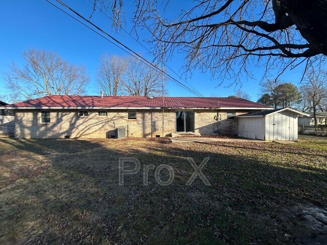 Building Photo - 2001 Westwood Ave