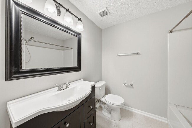 Building Photo - 14126 Red River Dr