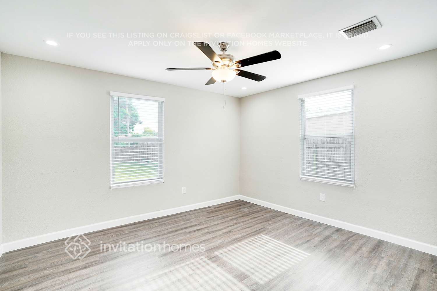 Building Photo - 318 W 17th St