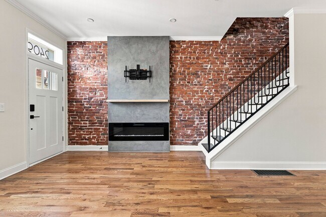 Building Photo - 2409 N 33rd St