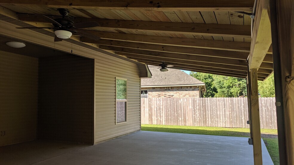 Building Photo - 742 Red Pine Dr