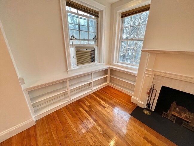 Building Photo - 41 Linnaean St