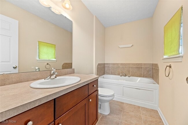 Building Photo - 37 Eastpointe Dr