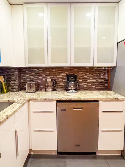 Building Photo - 6 Norumbega Ter