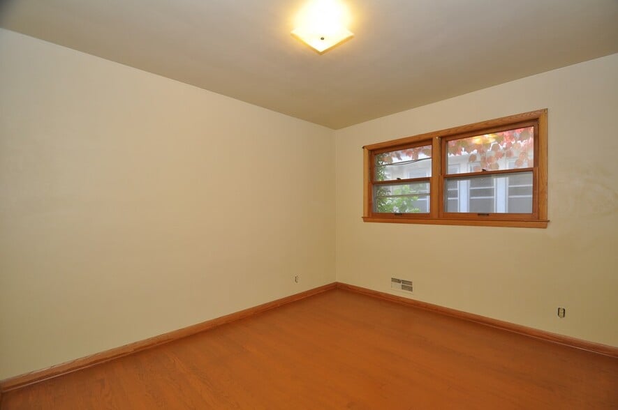 Building Photo - 3036 S Delaware Ave