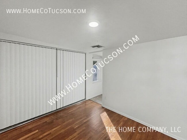 Building Photo - 713 N Erin Ave