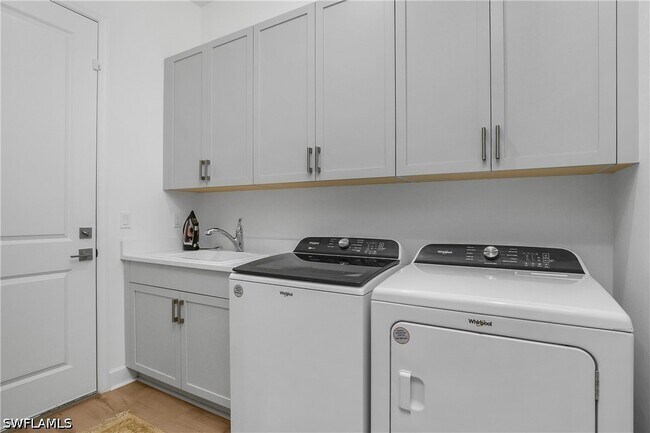 Building Photo - 7286 Saona CT