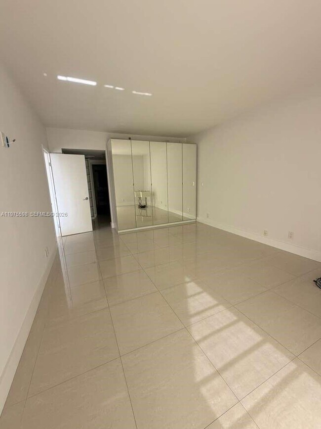 Building Photo - 20281 E Country Club Dr