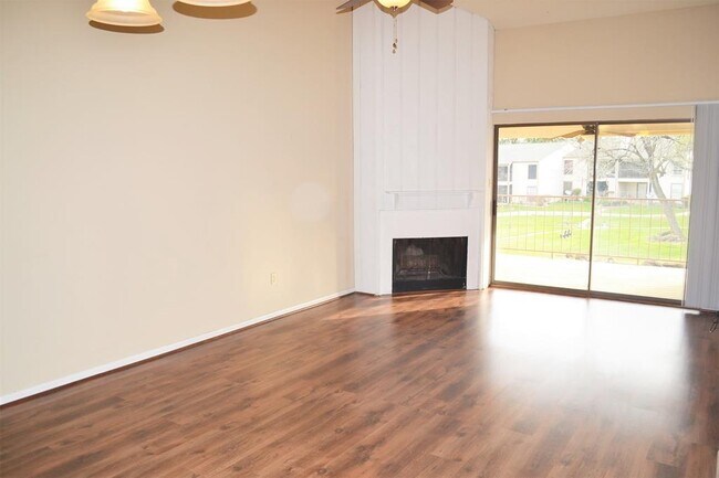 Building Photo - 202 Lakeview Terrace