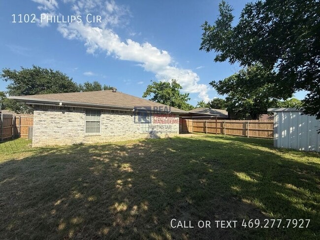 Building Photo - 1102 Phillips Cir