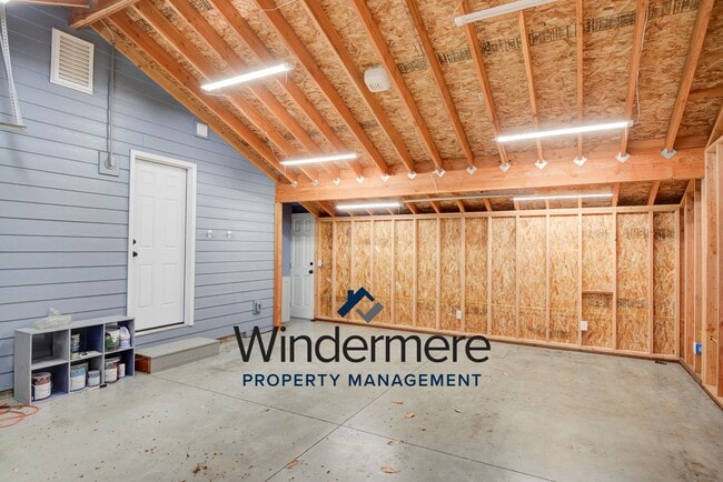 Building Photo - Charming 1 bed 1 bath With A View