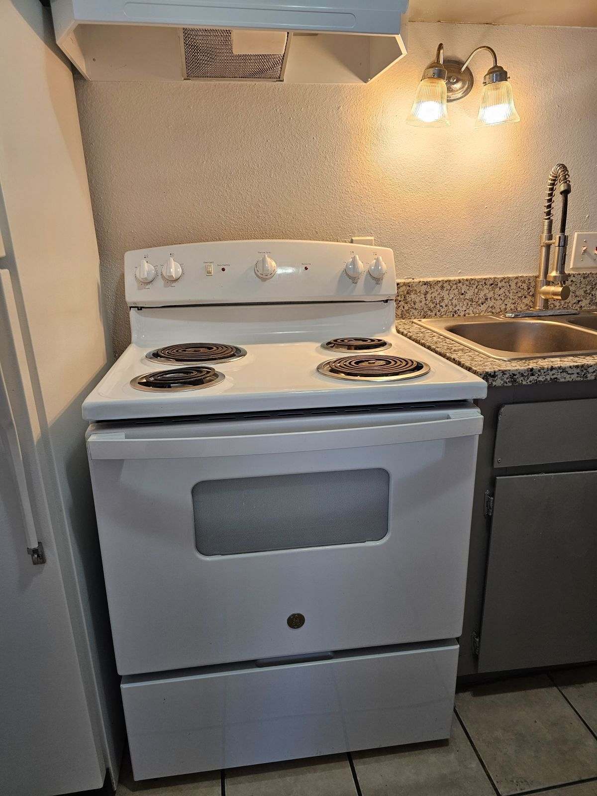 Building Photo - 2428 Statz St