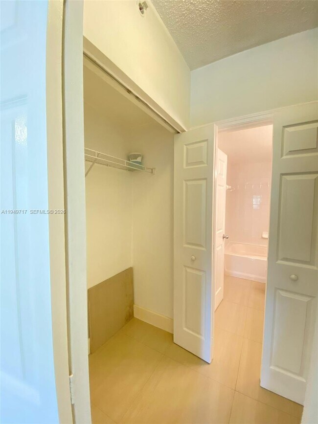 Building Photo - 2440 E Preserve Way