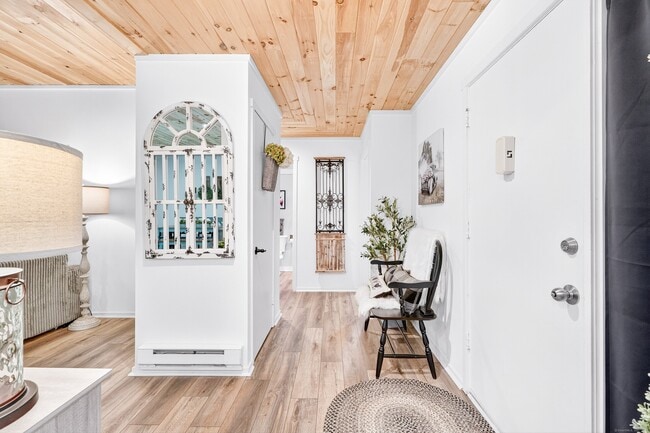 Building Photo - 401 Heritage Vlg