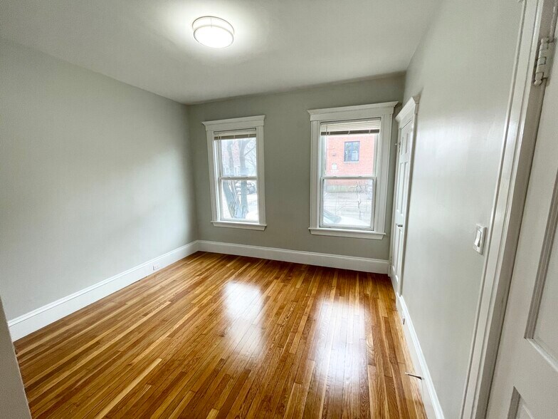 Building Photo - 5 Saint Margaret St