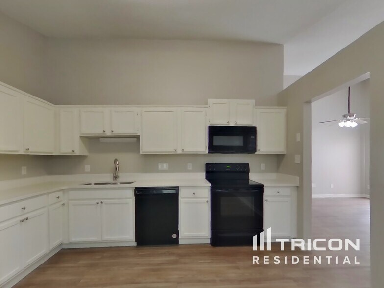 Building Photo - 6617 Flat Rock Dr