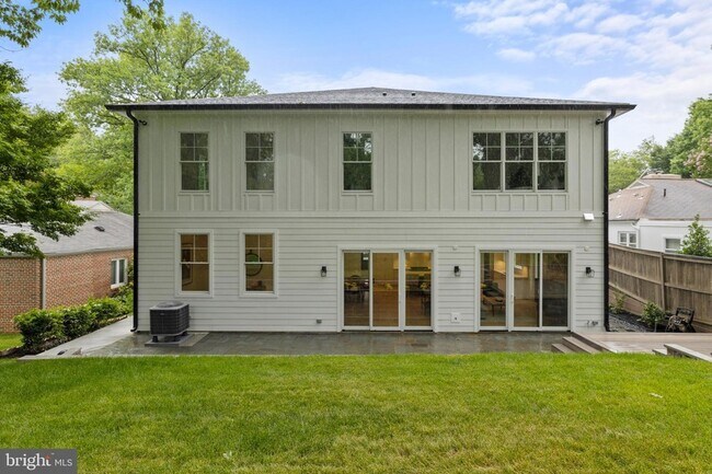Building Photo - 8609 Woodbrook Ln